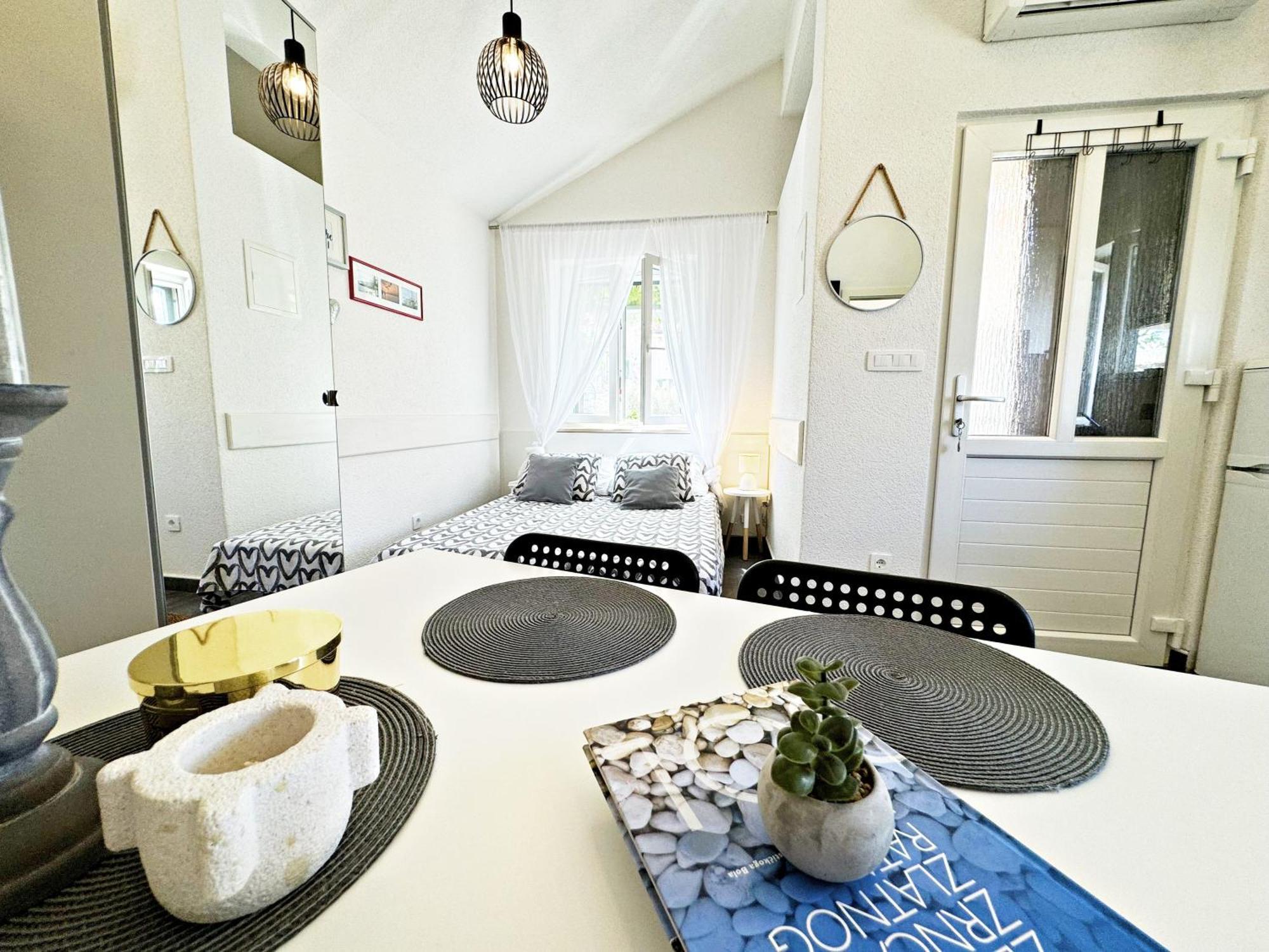 Studio Apartment Matoni Postira Exterior foto