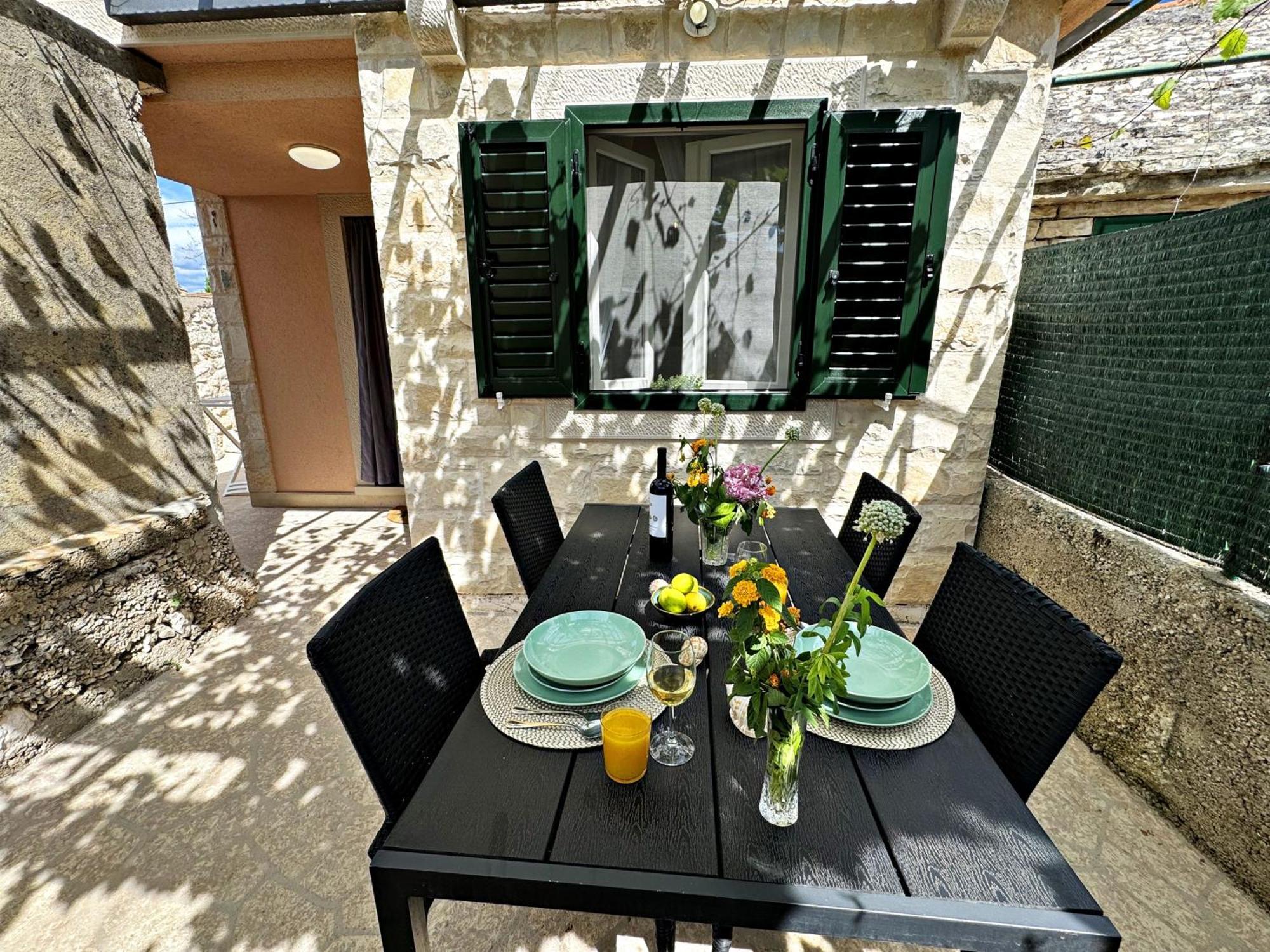 Studio Apartment Matoni Postira Exterior foto
