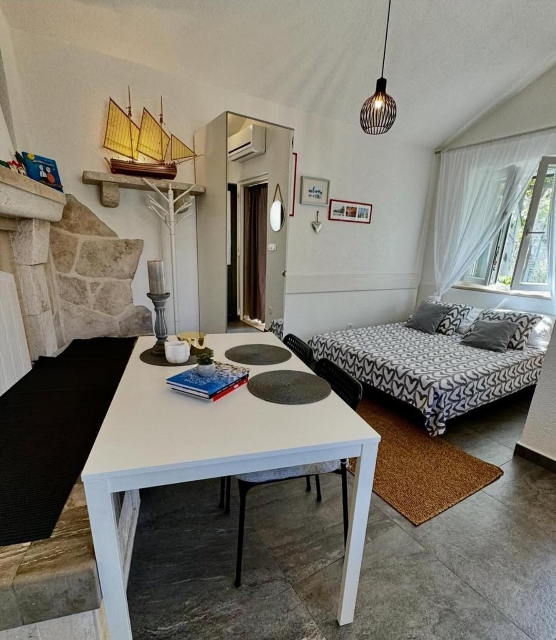 Studio Apartment Matoni Postira Exterior foto