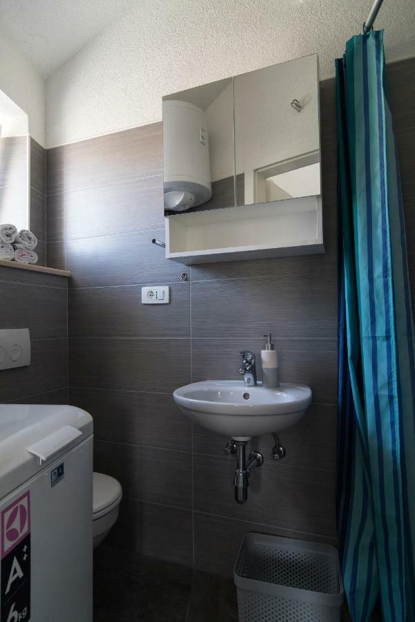Studio Apartment Matoni Postira Exterior foto